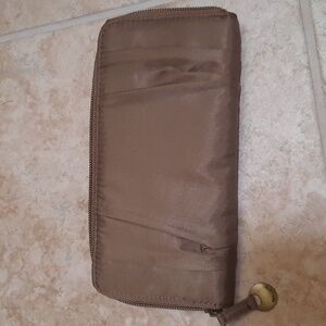 Travelon Wallet with Zipper Closure